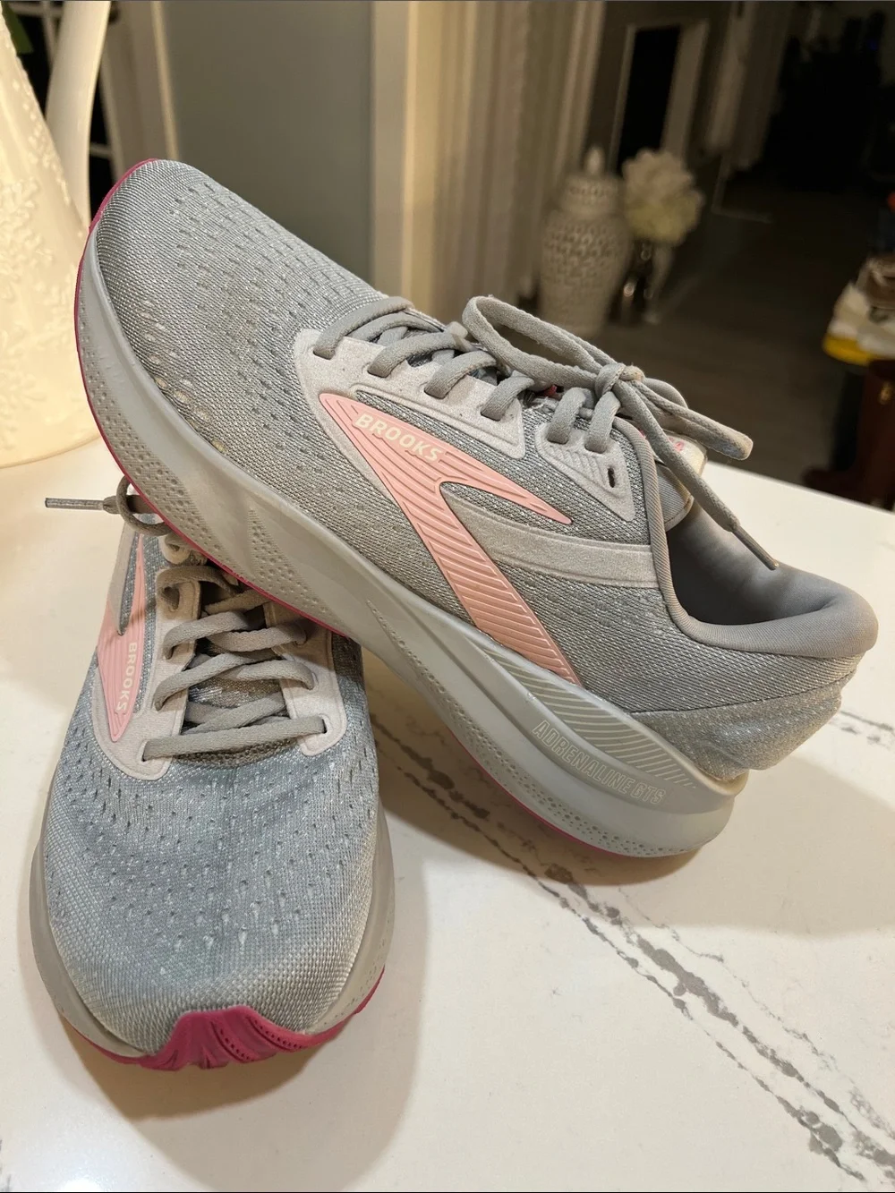 Brooks Women's Gray and Pink Low-Profile Running Sneakers size W10
